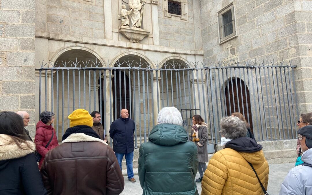 Huellas de Teresa completa el aforo en las visitas guiadas a la capilla del nacimiento del convento de San José